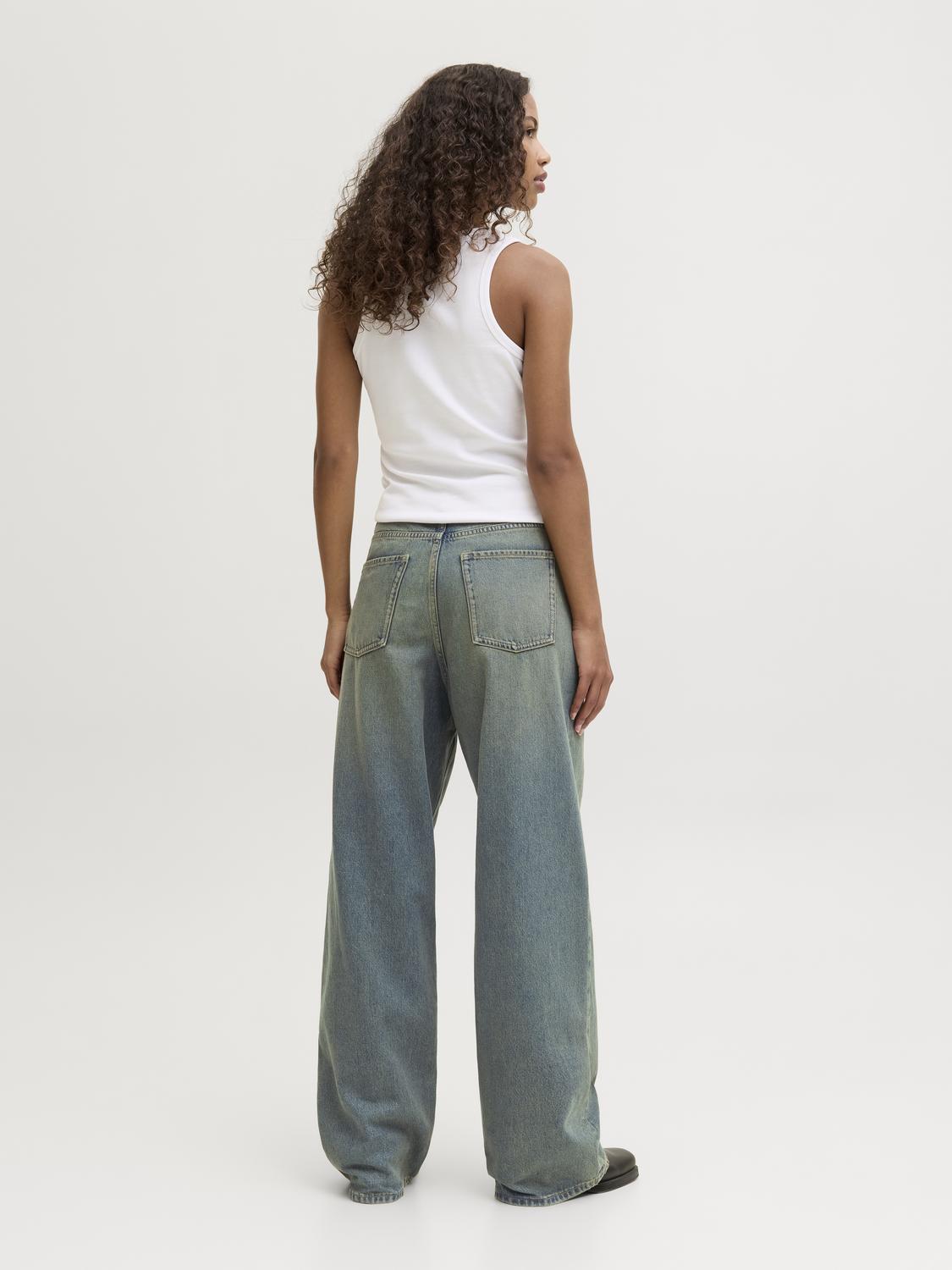 model_shot-back